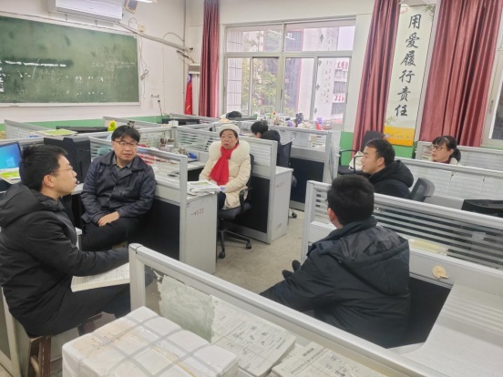 2.19-高三物理备课组活动188.jpg